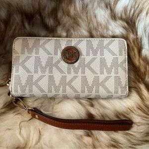 Michael Kors Wristlet Wallet